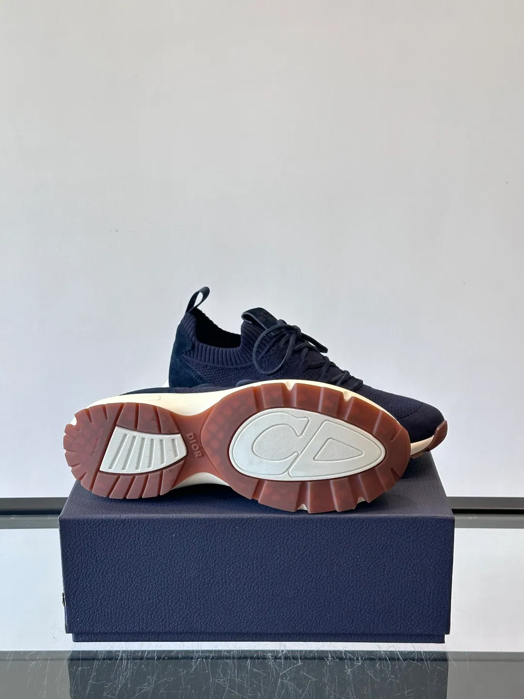 Men's Men's Shoes 💰p440 "Dior" B80 sneakers are a new product of Dior men's series, focusing on comfort and fashion. The upper is made of breathable mesh + fabric splicing, which is lightweight and fits the shape of the foot, making it super comfortable for daily wear. The sole is made of rubber, which has great grip and wear resistance, and is suitable for commuting or light sports. The overall style is simple, the gray tone is versatile, and the shoelaces are adjustable for a more stable fit. Designed by Kim Jones, it is both practical and trendy. It is one of the new hot items in early spring①. size: 39-45 (38.46 customized)